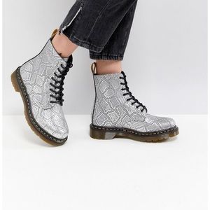 !WORN ONCE! Silver snakeskin dr. martens SZ 8